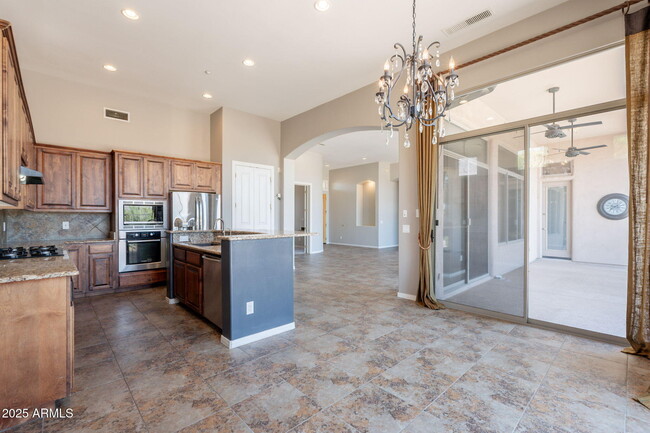 Building Photo - 6294 E Wilshire Dr