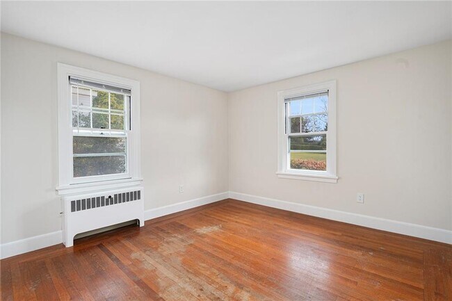 Building Photo - 118 Ruggles Ave