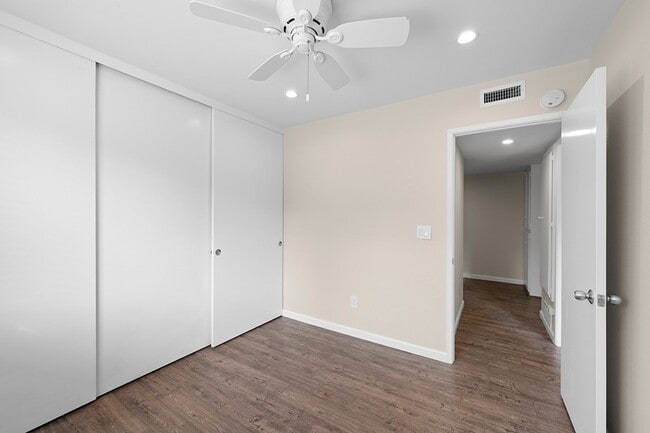 Building Photo - Spacious 4-Bedroom 2.5-Bathroom Townhome 5...