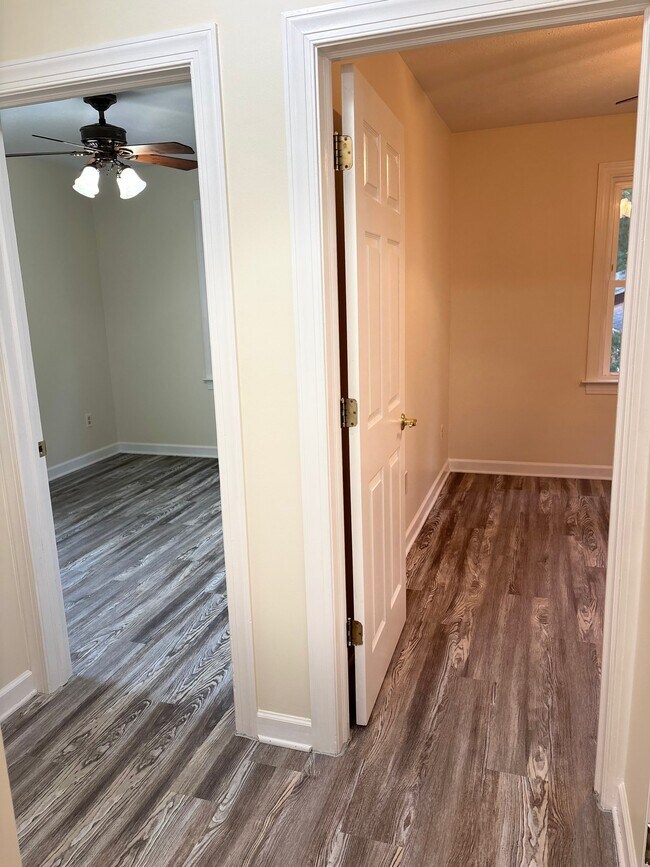 Building Photo - 10399 Hope Cir