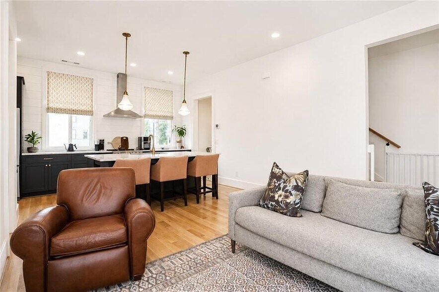 Building Photo - 683 Arcos Way SE