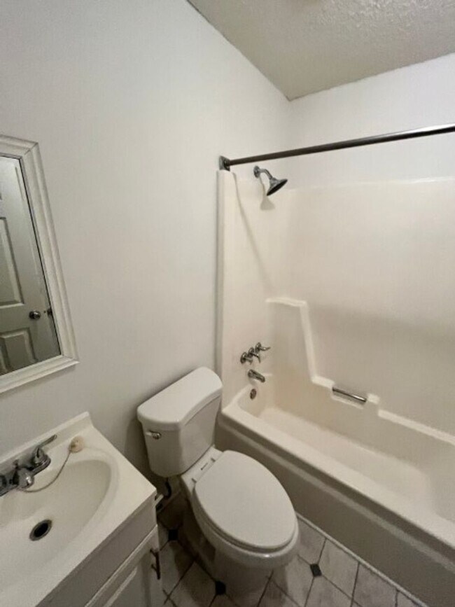 Building Photo - Centrally located  In Murfreesboro