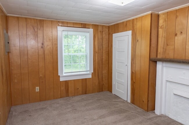 Building Photo - 1028 Fairview Dr SW