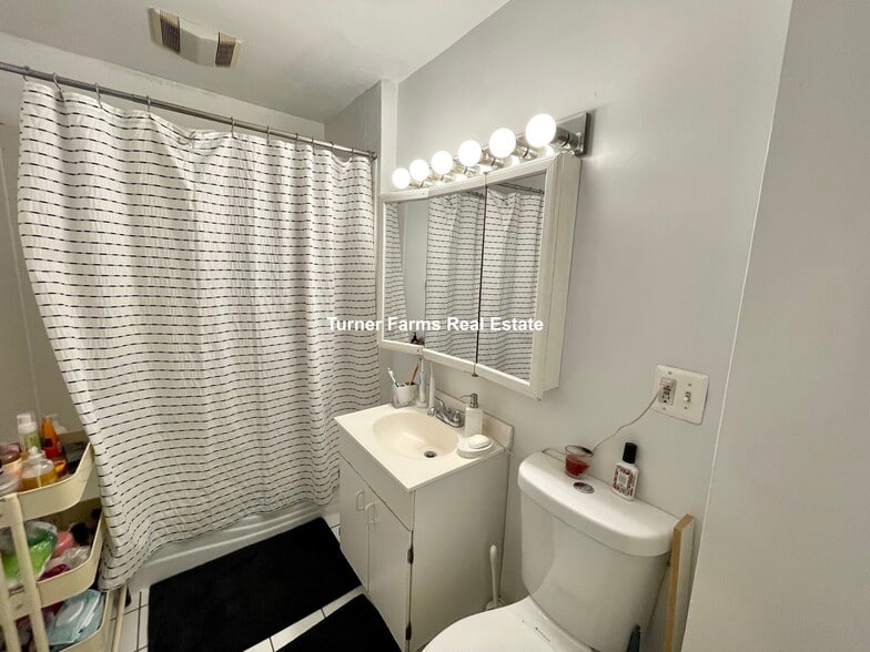 Building Photo - 530 Cambridge St