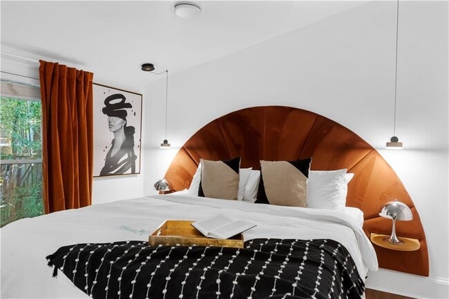 Building Photo - 720 Mollie St SE