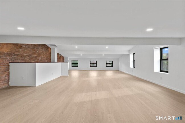 Building Photo - 46 Trumbull St