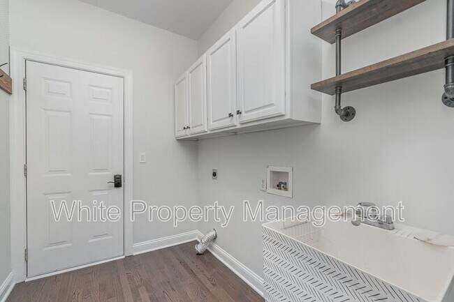 Building Photo - 4321 Esherwood Ln