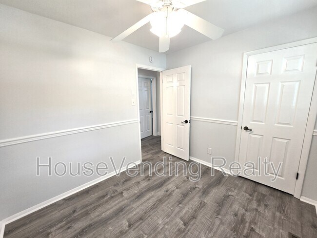 Building Photo - 11100 Hughlan Dr