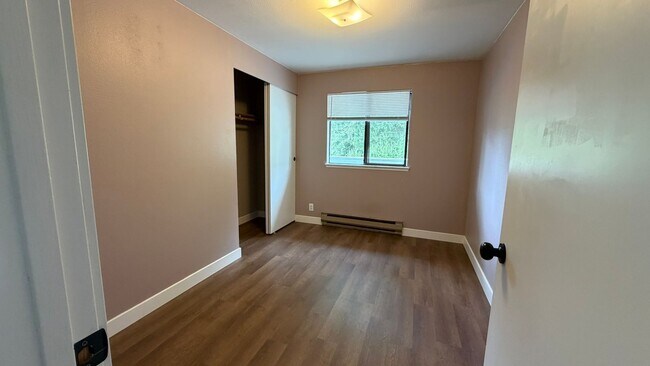 Building Photo - Updated 2BR Condo in Prime Bothell Location | Private Garage