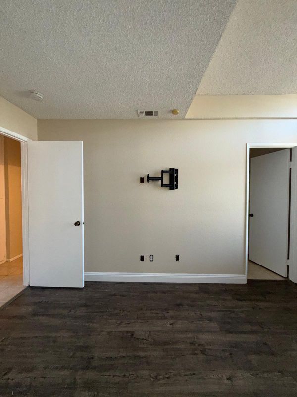 Building Photo - 14884 Rockridge Ln