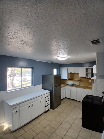 Building Photo - 4716 Dorsey St
