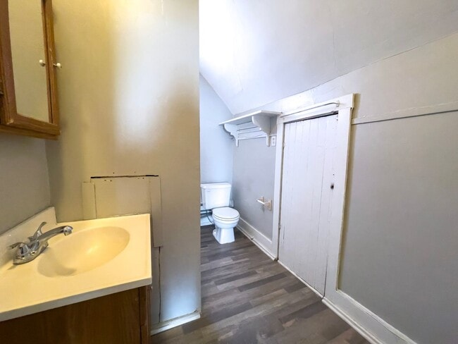 Building Photo - Dishwasher Included