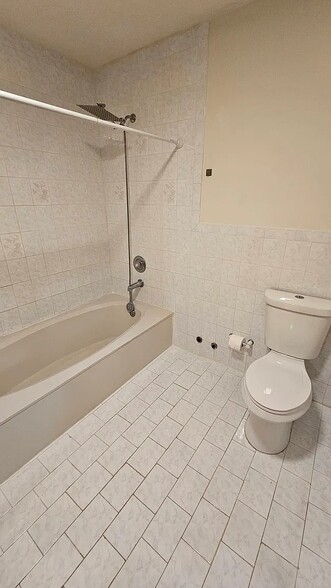 Building Photo - 5431 SW 143rd Ave