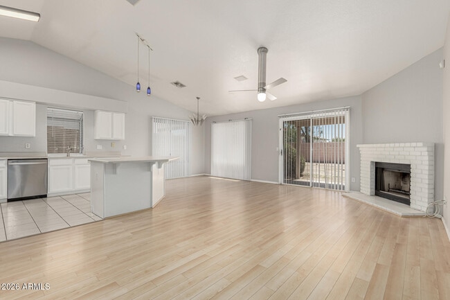 Building Photo - 2243 E Edna Ave