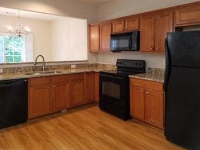 Building Photo - 2434 Fairlie Dr