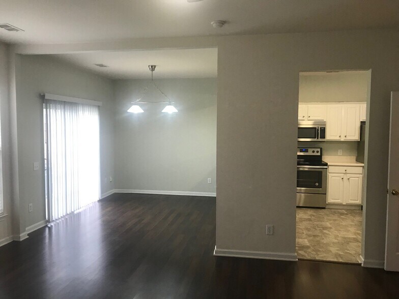 Building Photo - 8829 Ormeau Dr