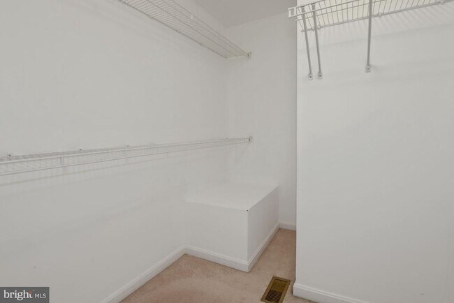 Building Photo - 2480 Angeline Dr