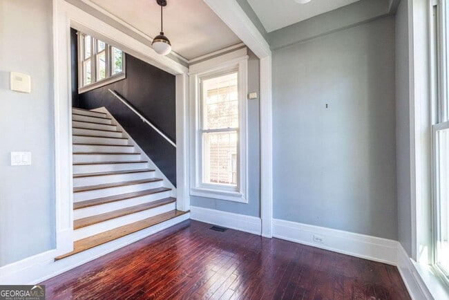 Building Photo - 692 Myrtle St NE