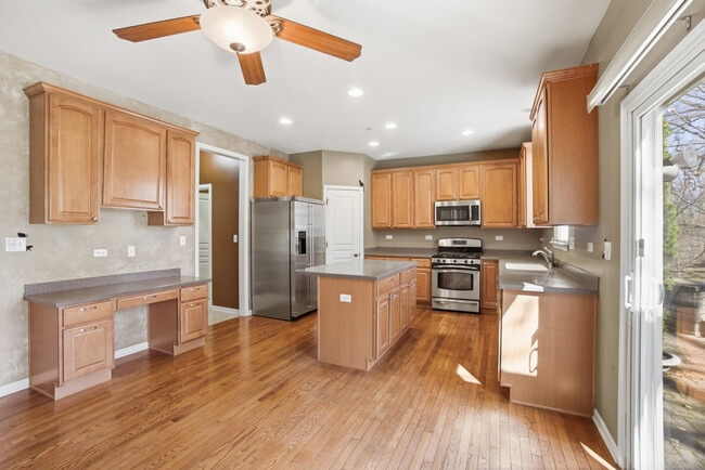 Building Photo - 715 Blue Ridge Dr