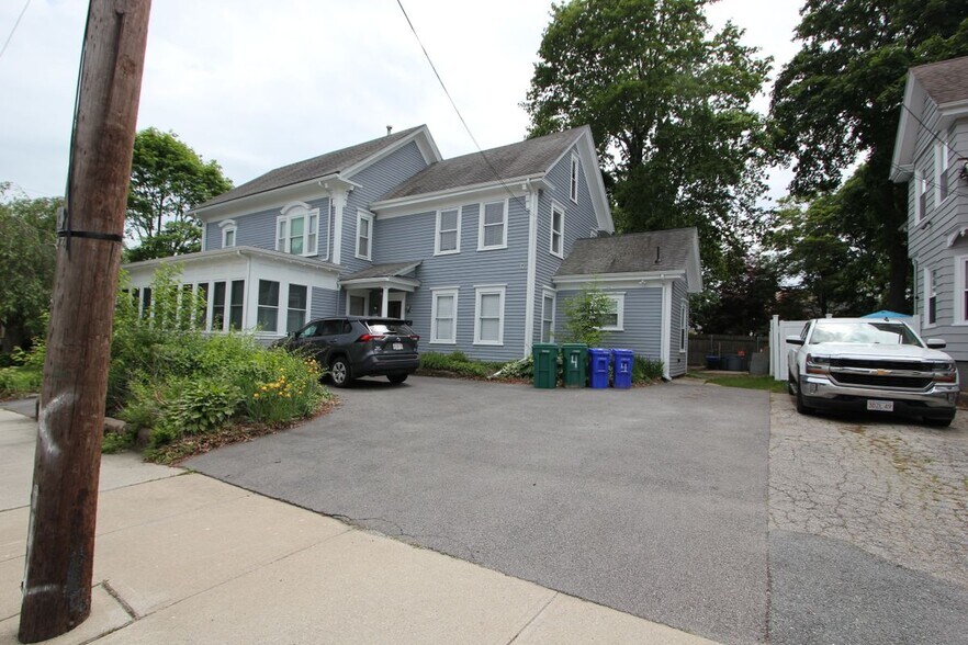 Building Photo - 119 County St