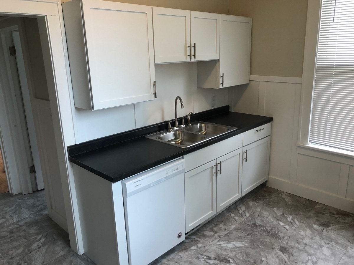 Building Photo - 694 6th St E