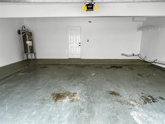 Building Photo - 11731 Lakeside Pl Dr