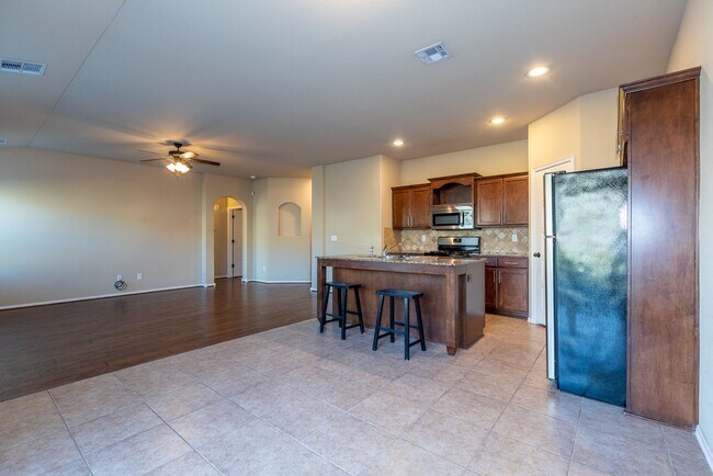 Building Photo - 3 Bed | 2 Bath in Owasso!