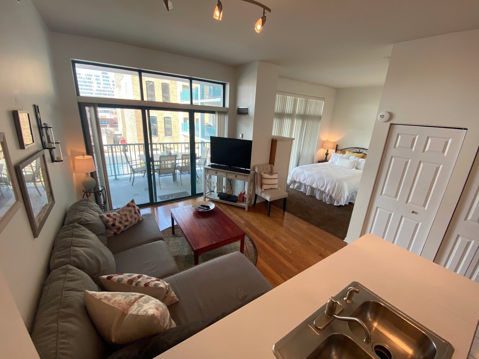 Building Photo - 340 W Superior St