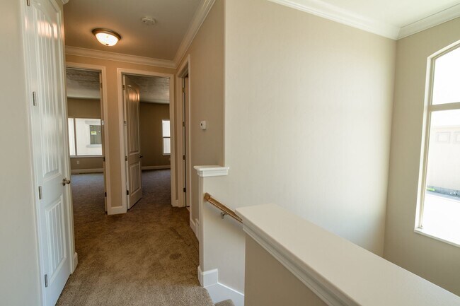Building Photo - Italian Villages | 3- Bedroom Townhome
