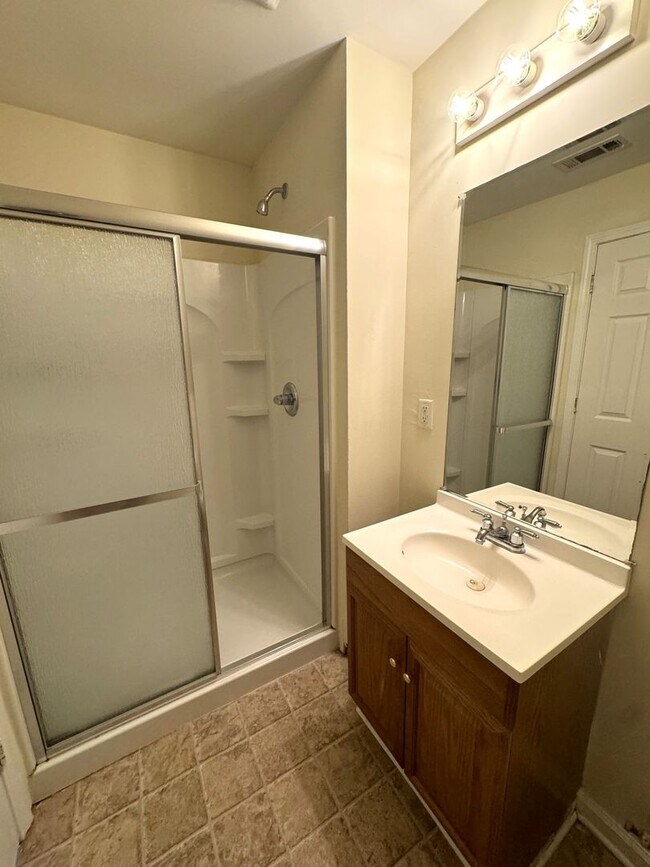 Building Photo - 4br House near Campus, Stadium, Downtown! - FALL 2026 Pre-Lease