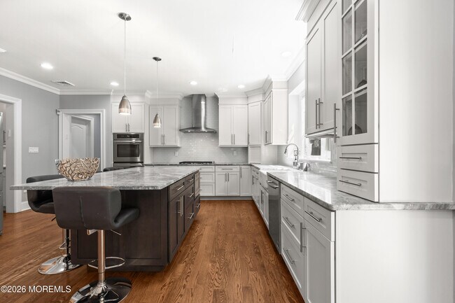 Building Photo - 558 Cedar Ave