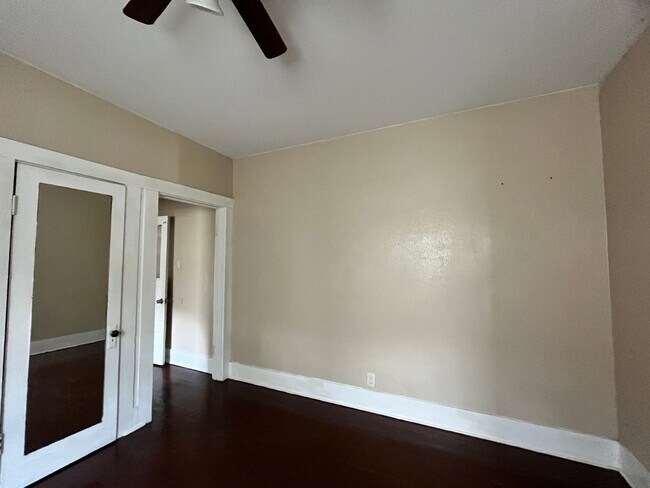 Building Photo - 102 Stiles St