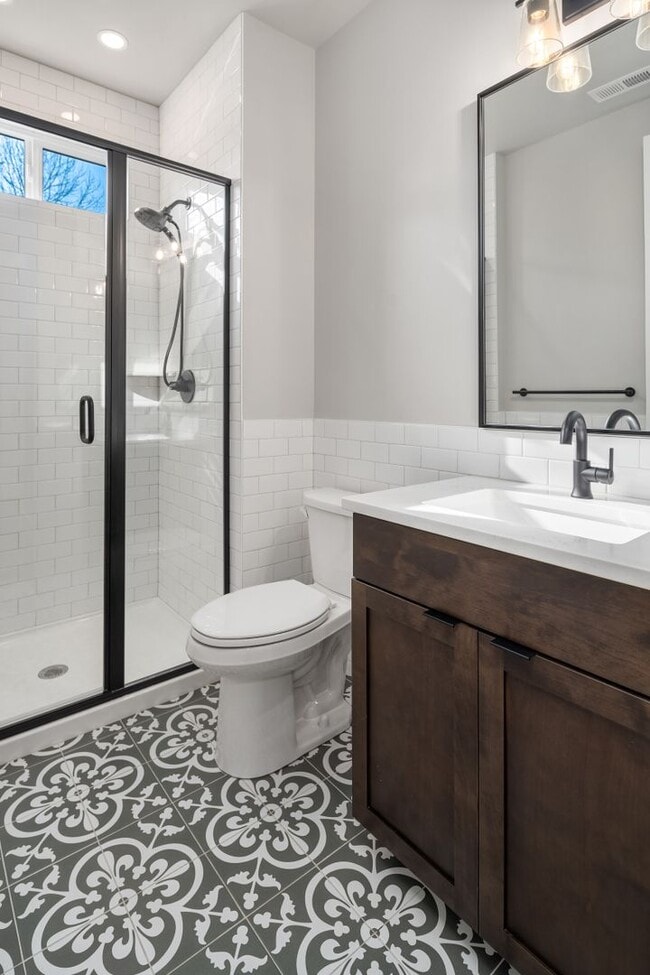 Building Photo - Luxury Haven