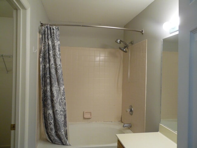 Building Photo - 4456 Hartland Pkwy