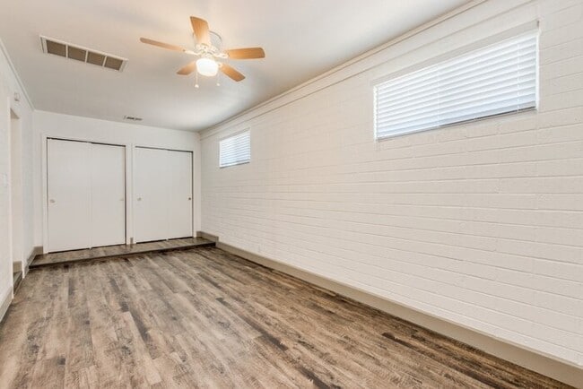 Building Photo - 1637 W Cinnabar Ave