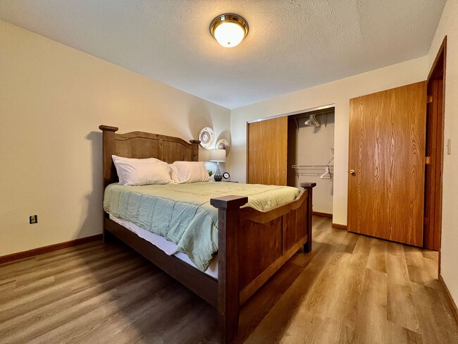 Building Photo - Lovely remodeled 2 bedroom in Middletown, ...