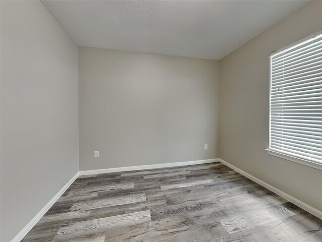 Building Photo - 3935 Mossy Spring Ln