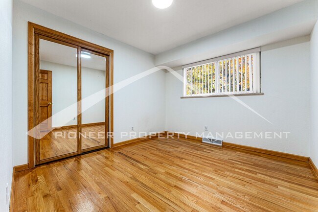 Building Photo - Spacious Home with Natural Light & Fenced Backyard