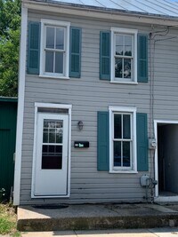 Building Photo - 140-140 E St