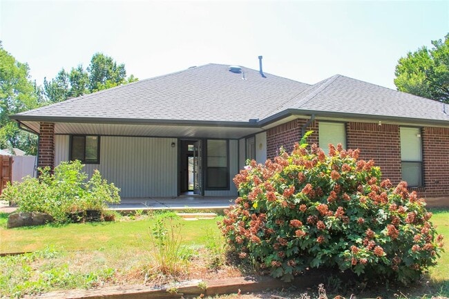 Building Photo - 517 Goshawk Dr