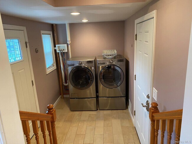 Building Photo - 25 Woodhollow Rd