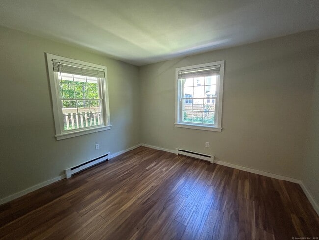Building Photo - 10 Falls River Cir