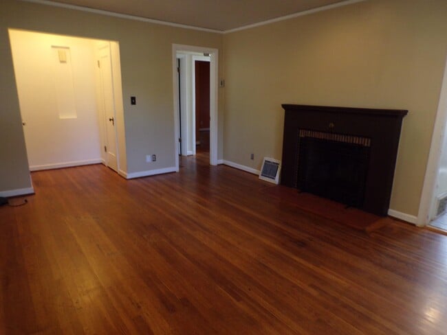Building Photo - 3022 SW Sunset Blvd