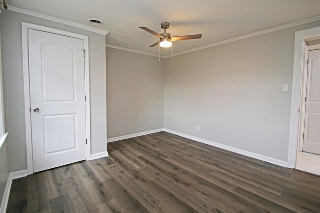 Building Photo - 3205 Oak Ridge Rd