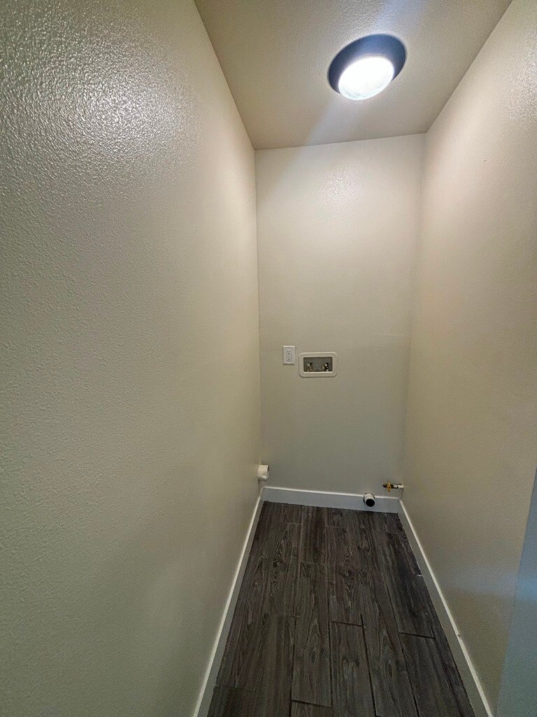 Building Photo - 407 E 70th St