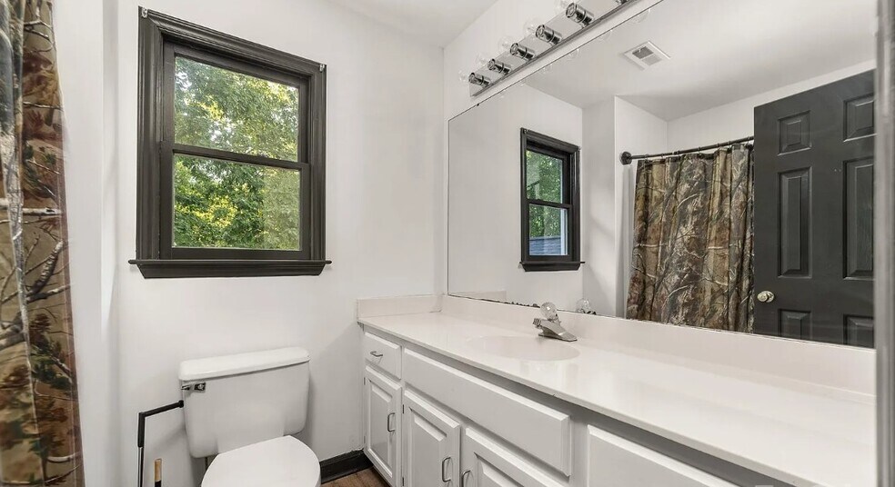 Upstairs Shared Bathroom - 552 Blue Rock Dr