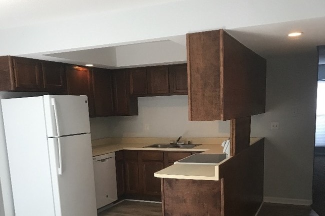 kitchen - 2613 Wynterhall Rd SE