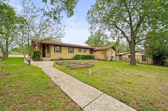 Building Photo - 5612 E Martin Luther King Jr Blvd