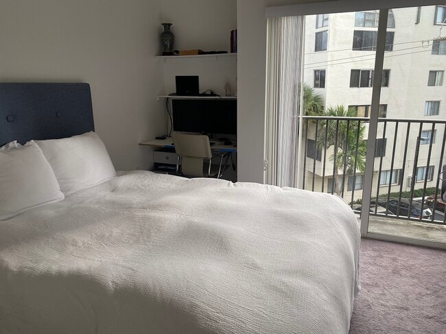 Building Photo - 2756 Day Ave