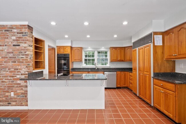Building Photo - 7732 Canal Ct